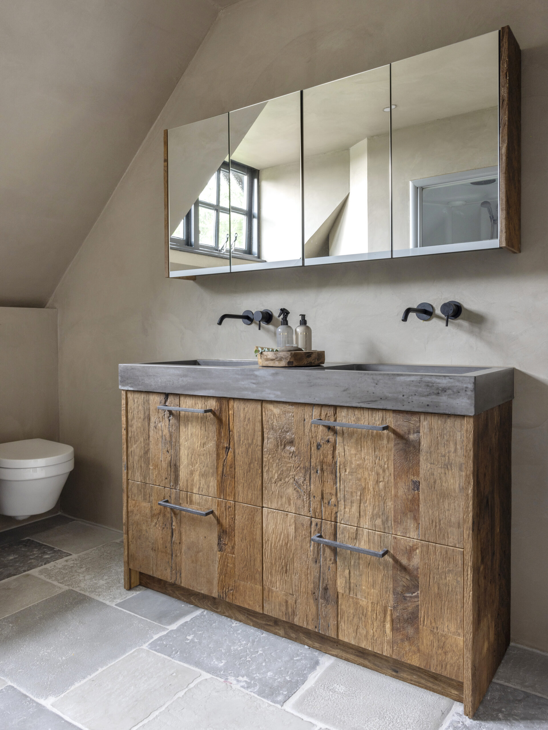 badmeubel van wagonhout kral keukens stadskanaal